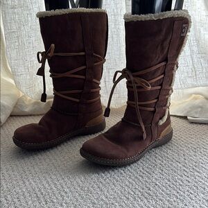Ugg Catalina shearling lined suede high lace up boots in great condition. Size 7